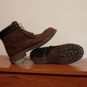 A pair of gun grey timberlands. Size 13